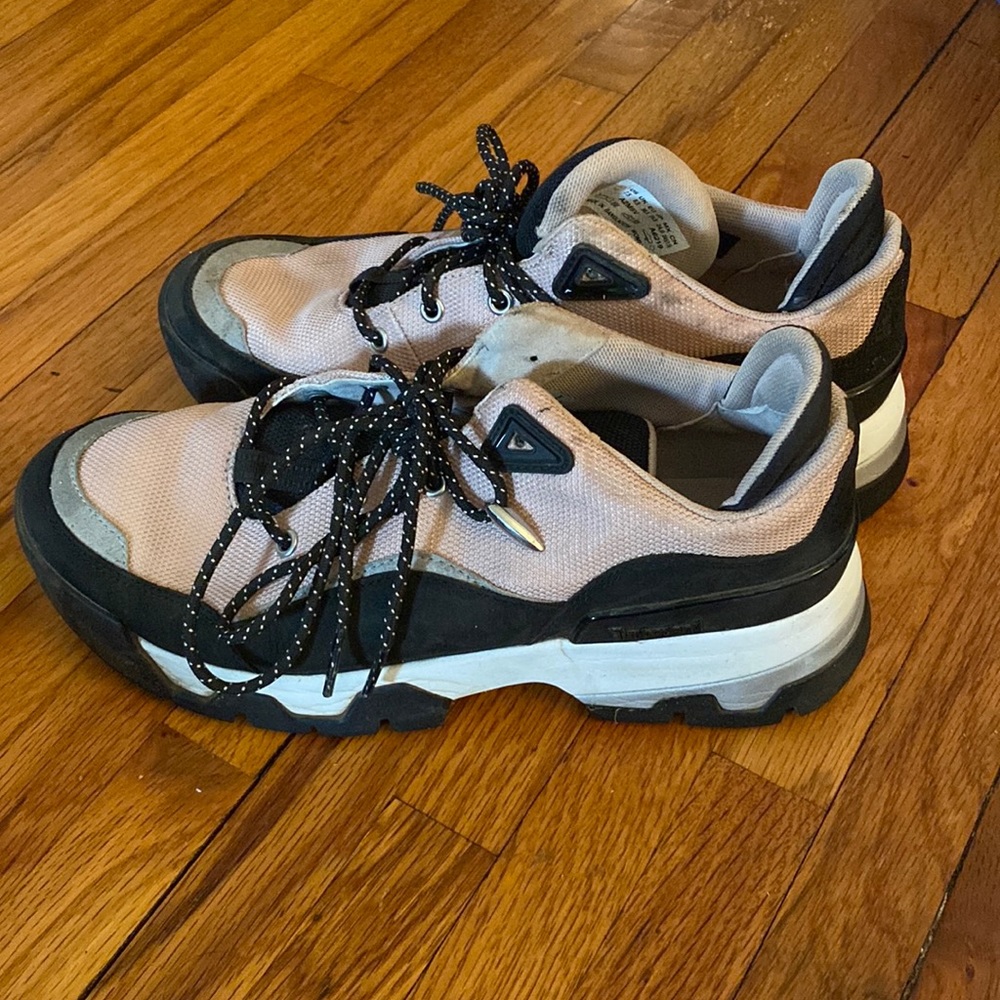 Women’s timberland hiking shoes size 7.5